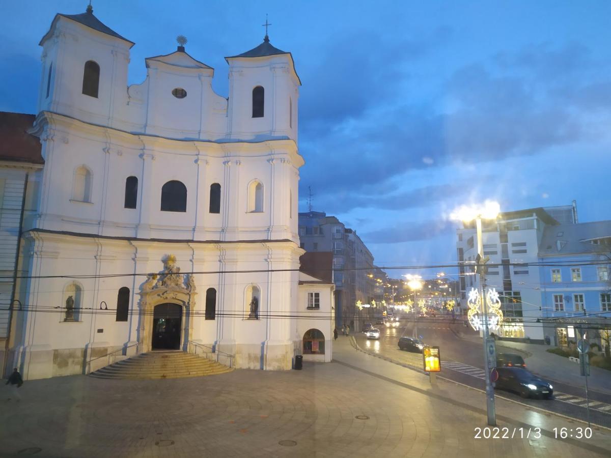 Krasny Byt S Vyhladmi V Historickom Centre บราติสลาวา ภายนอก รูปภาพ
