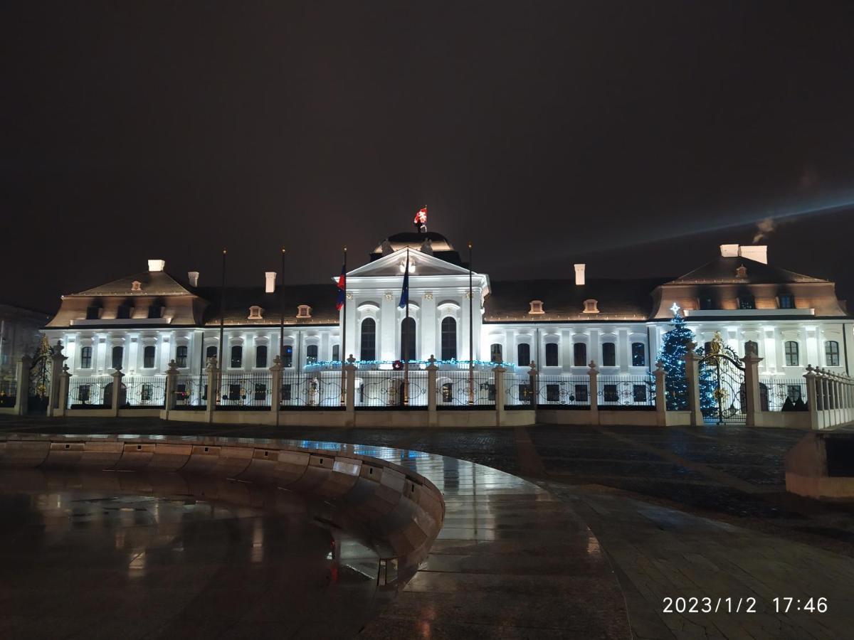 Krasny Byt S Vyhladmi V Historickom Centre บราติสลาวา ภายนอก รูปภาพ